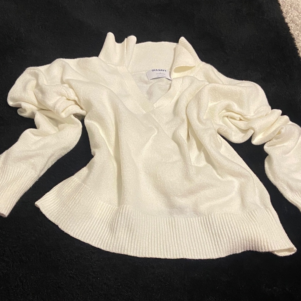 Old Navy Cream V-Neck Sweater
